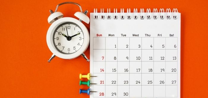 Reloj y calendario para agendar reuniones de trabajo