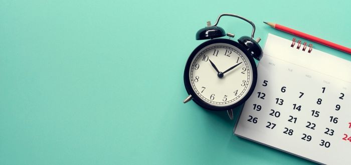 Reloj y calendario con fondo azul | Cómo organizar mi tiempo