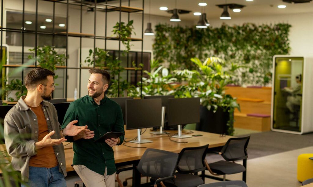 tecnologia-esencial-para-trabajar-en-un-coworking-este-2025